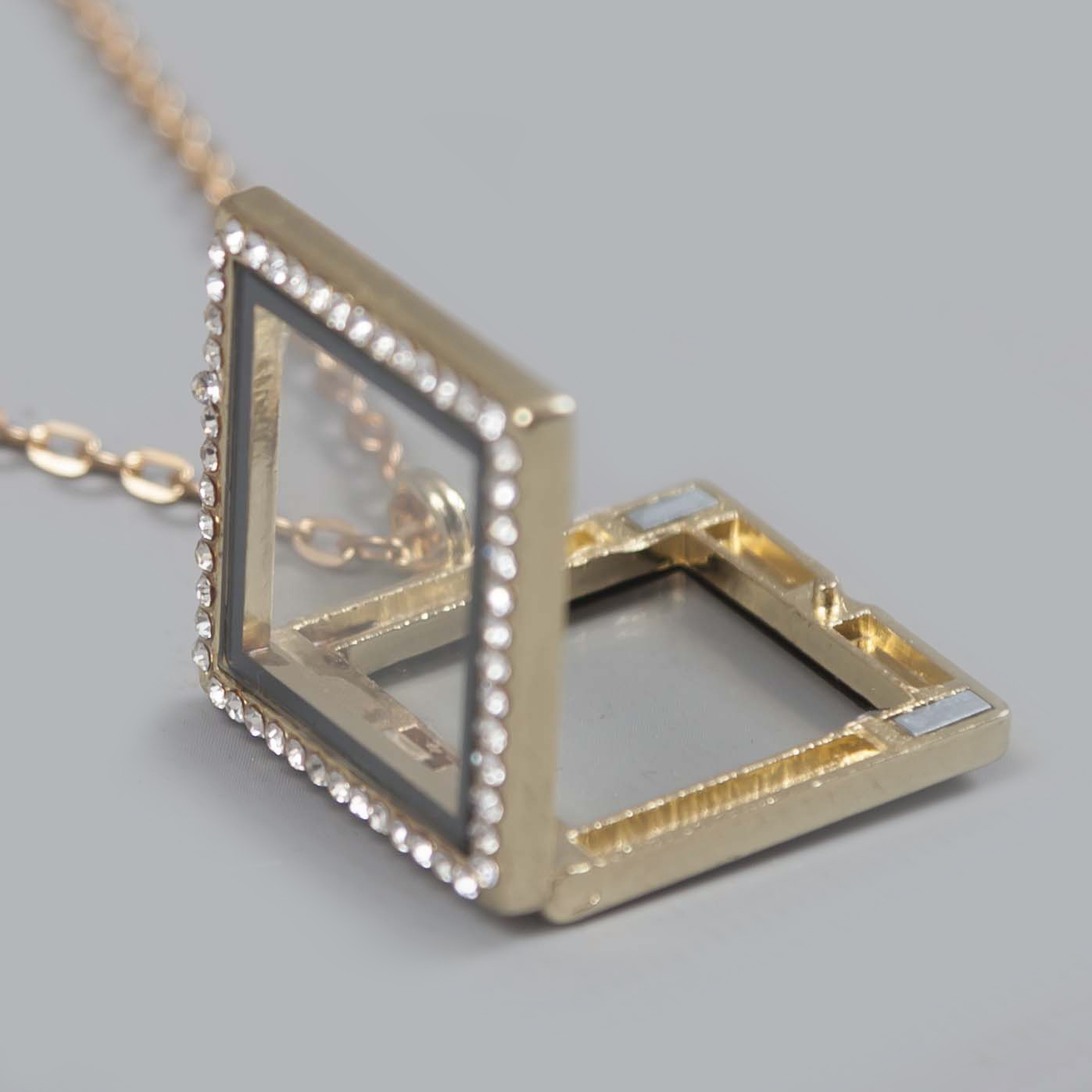 Glazen Medaillon Vierkant Goud Steentjes