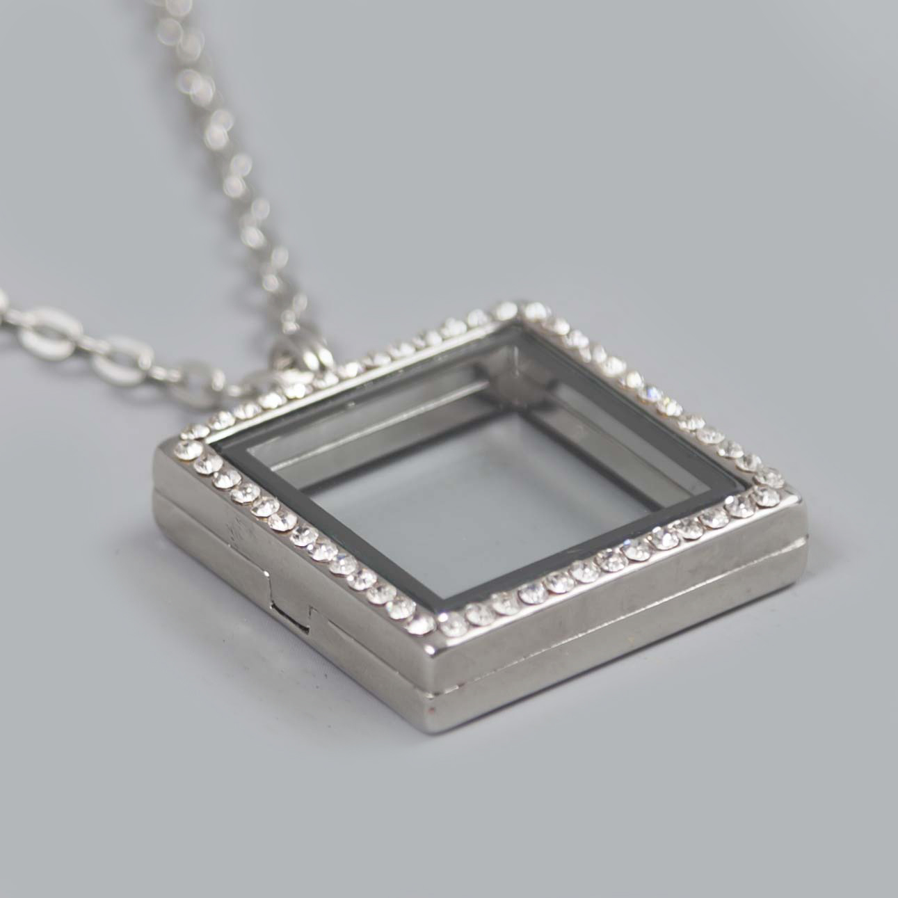 Glazen Medaillon Vierkant Zilver Steentjes Glazen Medaillon Vierkant Zilver Steentjes